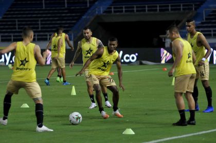 Contagio masivo covid 19 Águilas Doradas pide aplazar partido boyacá chicó noticias fútbol colombiano hoy 2021