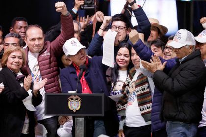 Imagen de  Petro firma un nuevo decreto del salario mínimo y mantiene el incremento de 23,7 %