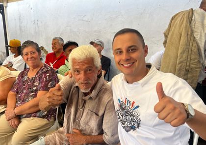 Imagen de  ¡Acciones que suman! Carlos Mejía celebró Navidad con habitantes en situación de calle en La Ceja