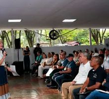 Diálogo con habitantes de La Base tras atentado