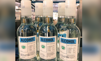 A toda máquina: así producen alcohol antiséptico en la FLA