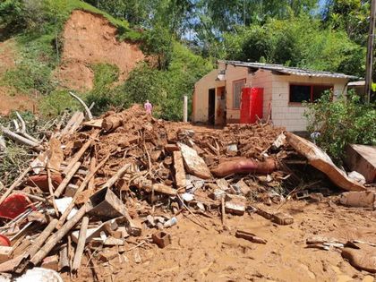Imagen de  Una avalancha arrasó con una vivienda en San Rafael: hay derrumbes en varias vías