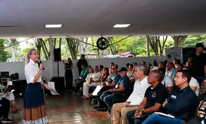 Diálogo con habitantes de La Base tras atentado