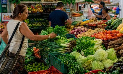 ¿Dónde compran frutas y verduras los caleños?