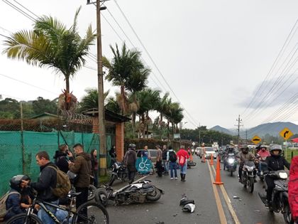 Imagen de Accidente múltiple en la vía La Ceja-Rionegro deja cuatro personas lesionadas