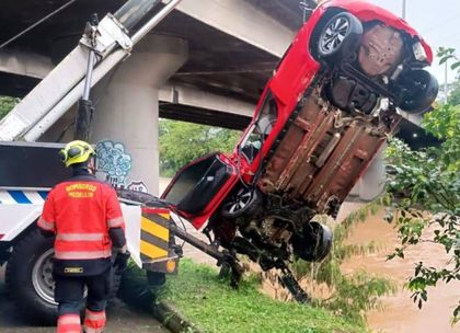 Imagen de  Buscan a hombre que desapareció en el río Medellín tras accidente de camioneta