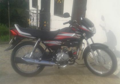 Imagen de Hombre vendió su moto y ahora no paran de llegarle multas: busca a quien la tenga para hacer traspaso