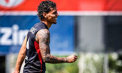 Exjugador campeón en Benfica critica fichaje de Richard Ríos y prefiere a Jhon Arias