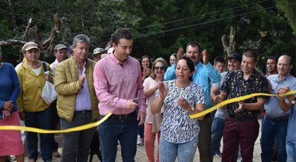 Imagen de  Habitantes de zona rural de Guarne disfrutan de nueva placa huella