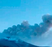 Volcán Puracé sigue en alerta naranja por gases, ceniza y temblores internos