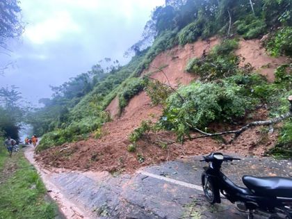 Imagen de Por varios deslizamientos, hay cierre en la autopista Medellín-Bogotá en el tramo Santuario-Caño Alegre