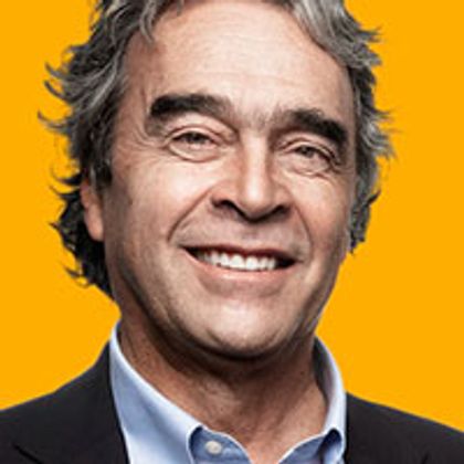 Crecen presiones para que Fajardo se retire