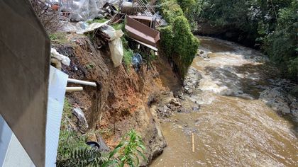 Imagen de  Creciente súbita en la Loma del Escobero deja 19 familias afectadas