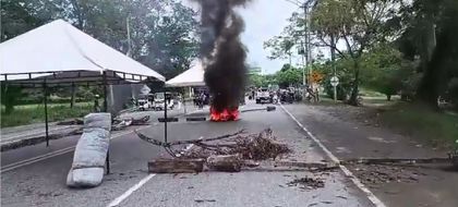 Imagen de  Video: con camiones y quemas bloquean la vía Panamericana en La Pintada