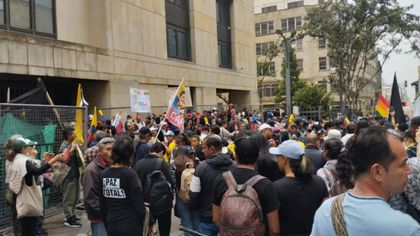 Imagen de  Bronca afuera del Palacio de Justicia provocó duras críticas a Petro en Antioquia