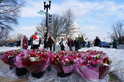 Imagen de  Colombia regala flores por San Valentín en Washington como símbolo de alianza entre países