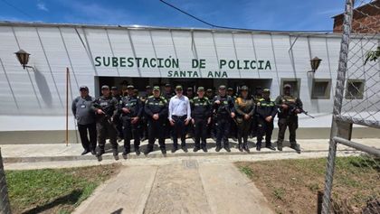Imagen de  Policía regresa a Santana, Granada, tras 40 años de ausencia
