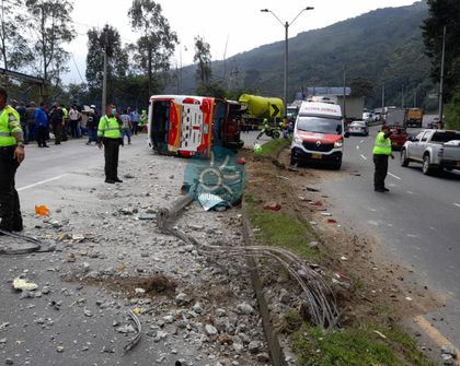 Imagen de ¡Atención! Volcamiento de bus en la autopista Medellín-Bogotá
