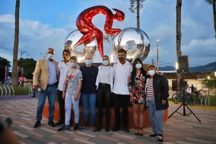 Imagen de Escultura, juegos infantiles, iluminación, mesas: el barrio Fátima de La Ceja fue modernizado