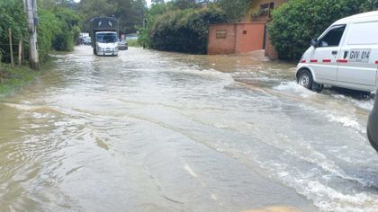 Imagen de  ¿Por qué se inunda la vía La Ceja-Rionegro en La Cucharita? Devimed explicó