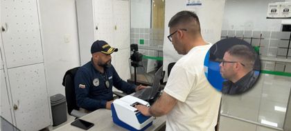 Imagen de Expulsan a extranjero que simulaba ser sacerdote y generaba caos en las vías