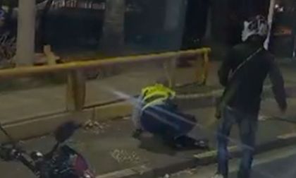 En Cali, motociclista infractor propinó una golpiza a guarda de tránsito en operativo frente al CAM