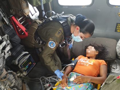 Imagen de  Fuerza Aérea Colombiana salvó la vida de una menor indígena que fue atacada por una serpiente