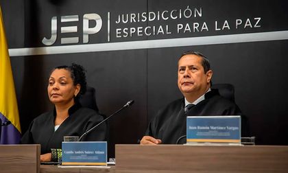 “No hay verdad ni reparación”: las duras críticas al fallo de la JEP por secuestros de las Farc