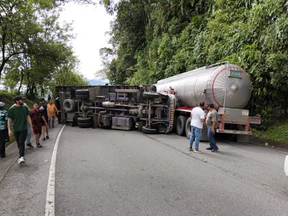Imagen de Autopista Medellín-Bogotá, con cierre total en La Mañosa por accidente de tránsito