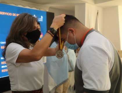 Imagen de Joven de Cocorná se prepara para competencia mundial de servicio a restaurantes