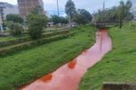 Imagen de Cornare suspendió vertimientos tras contaminación de la quebrada La Marinilla con colorantes para pinturas