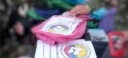 Imagen de  Capturaron a presunta integrante de las disidencias en Campamento que, al parecer, entregaba panfletos en kits escolares