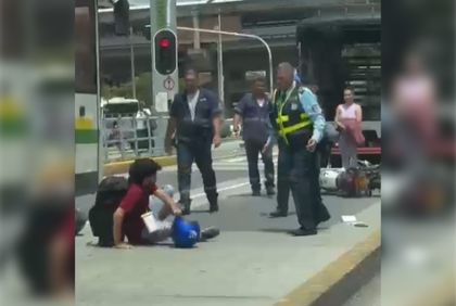 Imagen de Motociclista y agente de tránsito pelearon a golpes en medio de caso de intolerancia