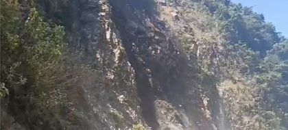 Imagen de  En video: deslizamiento de tierra obliga al cierre de la vía Salgar, Suroeste antioqueño