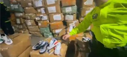 Imagen de  Incautaron más de 6 600 pares de zapatos de contrabando en Medellín, listos para ser vendidos por criminales en diciembre