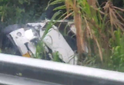 Imagen de  Vehículo perdió el control y cayó a un abismo en la Autopista, a la altura de Cocorná
