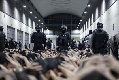 Imagen de  Bukele ofrece trasladar a Colombia todos los presos de El Salvador tras críticas de Petro a sus cárceles