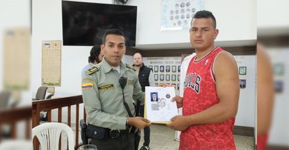 Imagen de  En El Carmen entregaron 45 libretas militares a jóvenes víctimas del conflicto armado