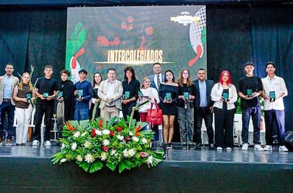 Imagen de  Premios a la Excelencia Guarneña: 255 ciudadanos ejemplares fueron reconocidos