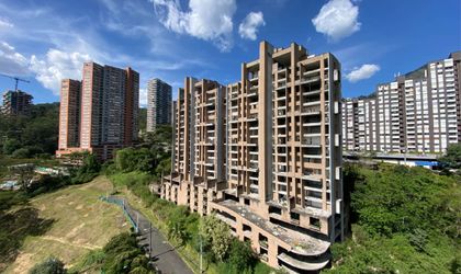 Imagen de ¡El fin de otro edificio “enfermo”! Continental Towers será implosionado este jueves