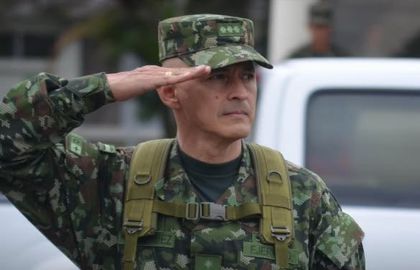 Imagen de Gobierno aparta de sus funciones al general Erick Rodríguez, quien denunció «carnetización» de comunidades rurales en el Meta