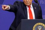 Imagen de Tribunal de EE. UU. bloquea el arancel global del 10 % de Trump por ilegal