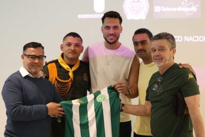 Imagen de  El reencuentro de dos héroes una década después: Neto y su rescatista reviven el milagro de Chapecó en Medellín