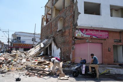 Imagen de  Colombia eleva a 321 el número de fallecidos por el terremoto
