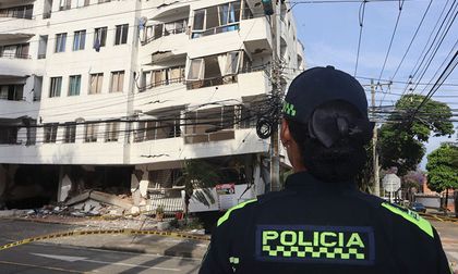 Policía vigila viviendas afectadas por el sismo en Cali mientras vecinos se organizan para evitar robos