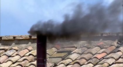 Imagen de  Humo negro: los cardenales aún no eligen nuevo papa