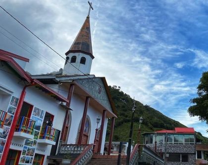 Imagen de Ejército denuncia que las disidencias Farc lanzaron explosivos a una iglesia, un parque y un coliseo en Briceño