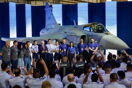 Imagen de  Brasil presenta el primer caza supersónico fabricado en el país como símbolo de soberanía