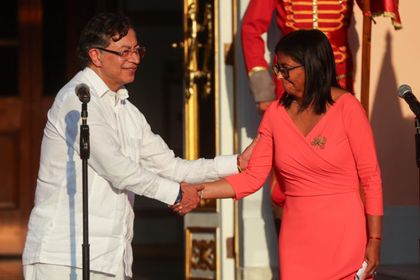 Imagen de  Venezuela y Colombia firman acuerdo para reactivar la conexión de energía eléctrica