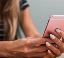 La OMS alerta sobre el impacto global de la violencia digital contra las mujeres